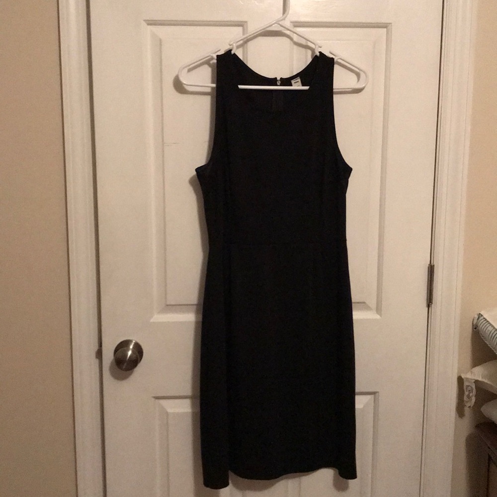 Black sleeveless dress
